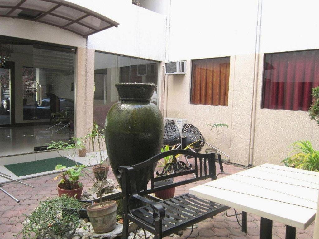 Rich Manor Pensión House Cagayán de Oro Exterior foto